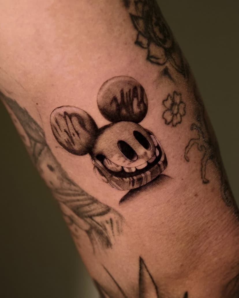 Nomad Mickey 🖤 
Para @joaquingl20 

Realizado en @gangatattoospain 

#tattoo #tattooed #tattooist #tattooart #tattooideas #tattoomurcia #tattooganga #gangatattoo #murcia #tattoostyle