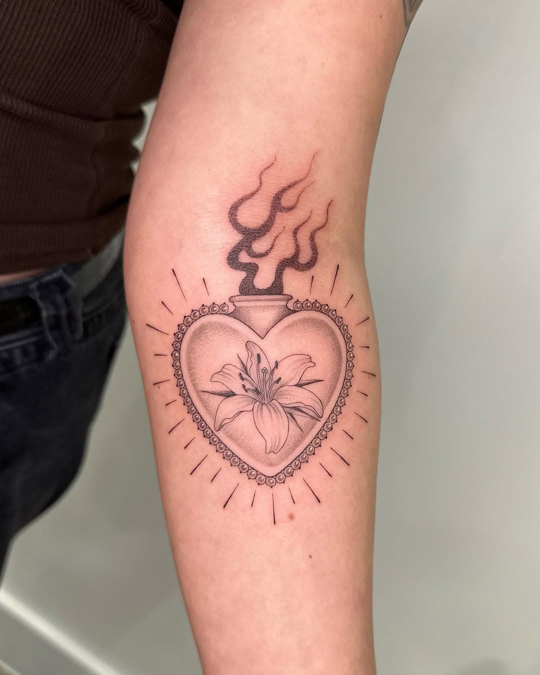 Sacred heart with a Lilly for @nannon.anon as a part of our swap 🥰
Done at @buzzclubtattoo 
#tattoos #armtattoo #forearmtattoo #sacredheart #sacredhearttattoo #elbowtattoo #fineline #finelinetattoo #tattooideas #tattoodesign