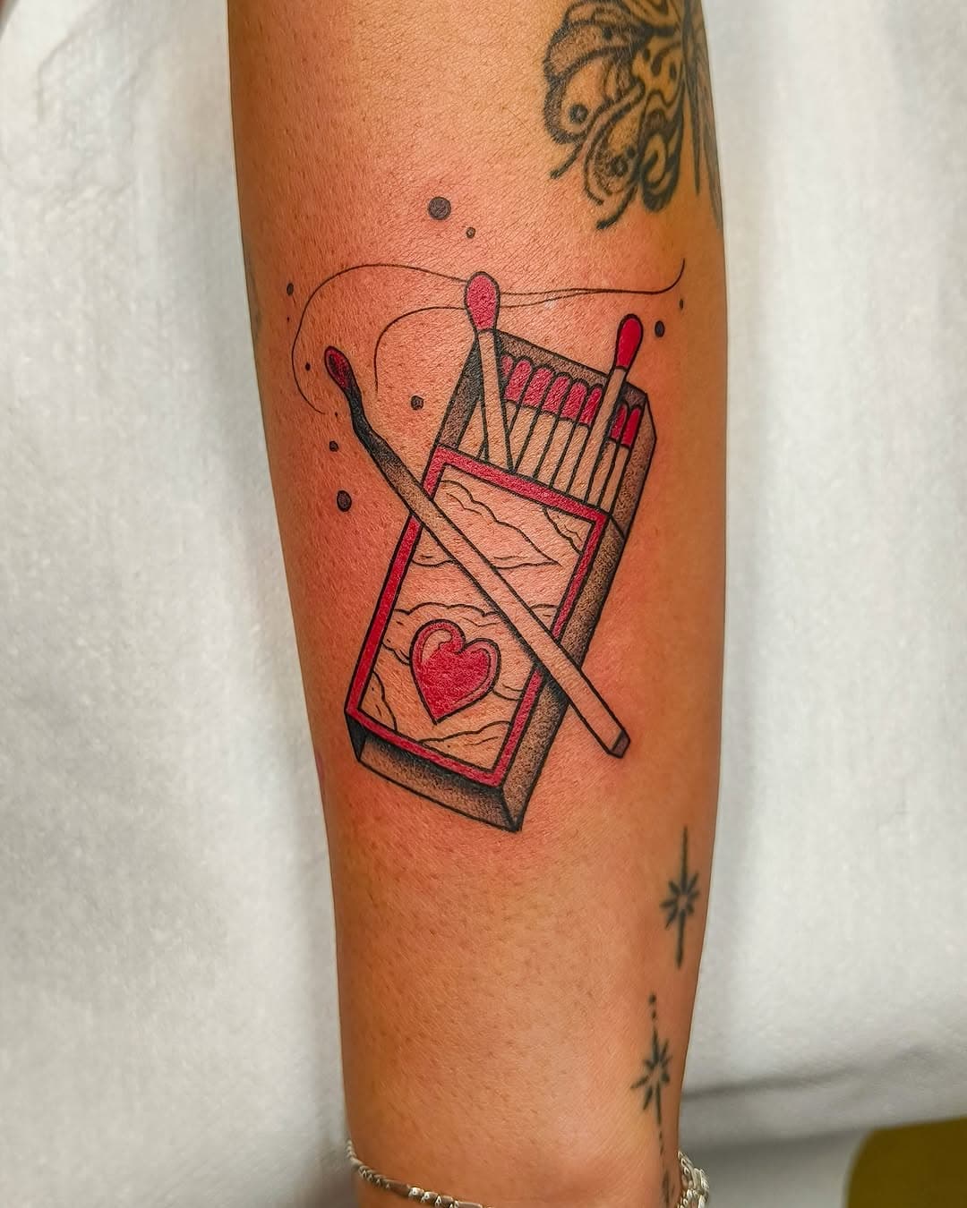 🔥 Keep the spark alive… or carry a matchbox on your skin forever. Either way, you’re lit. 😉✨

#TattooArt #MatchboxTattoo #Inkspiration #TattooLover #FineLineTattoo #AmsterdamTattoo #TattooAddict #RedInk #TattooVibes #StayLit #pasqualevtattoo