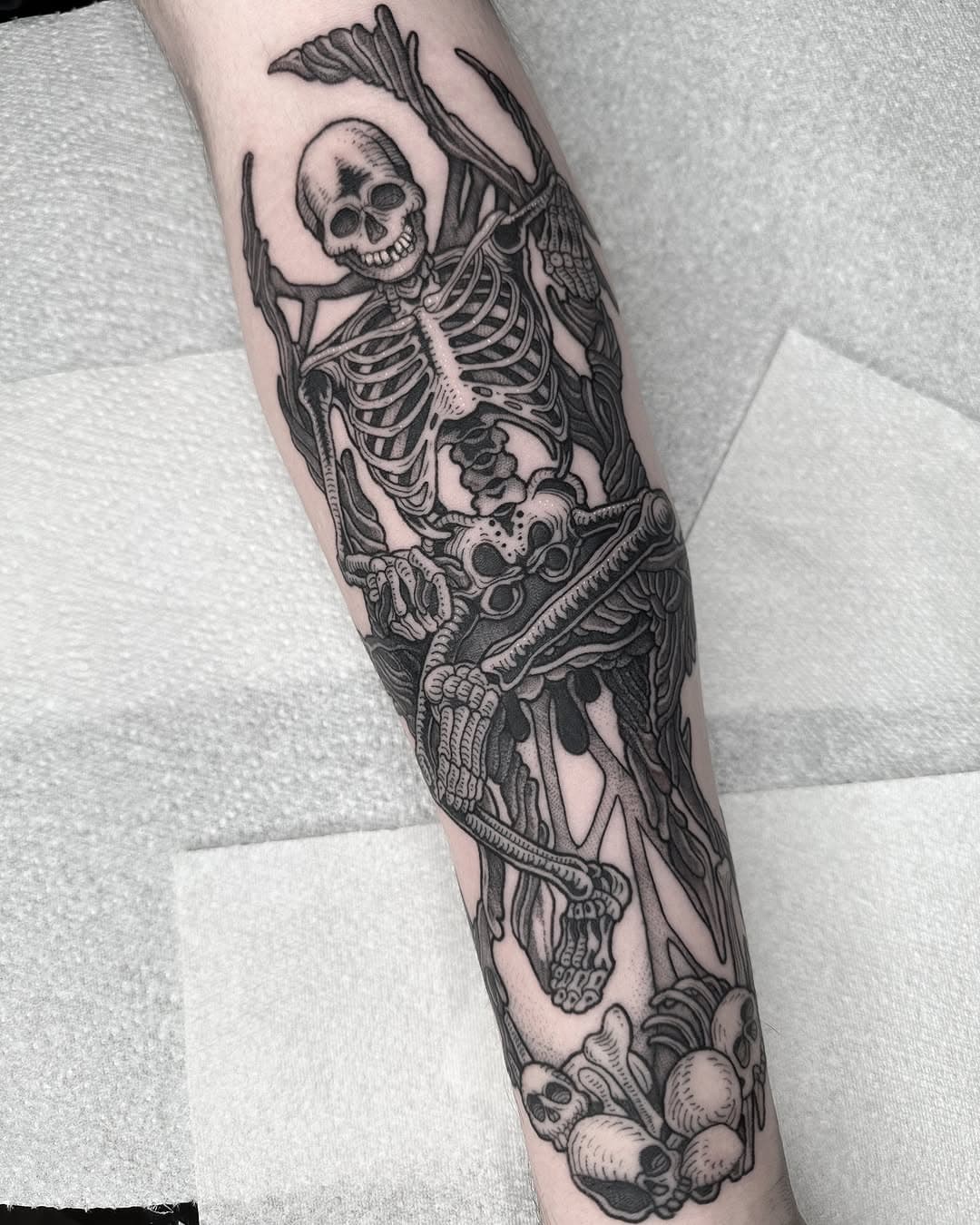 I don’t think I actually posted this bring me the horizon inspired tattoo, also for Owen 🤘 thanks again mate #artesobscurae #blackworkerssubmission #blackworktattoo #tattoos