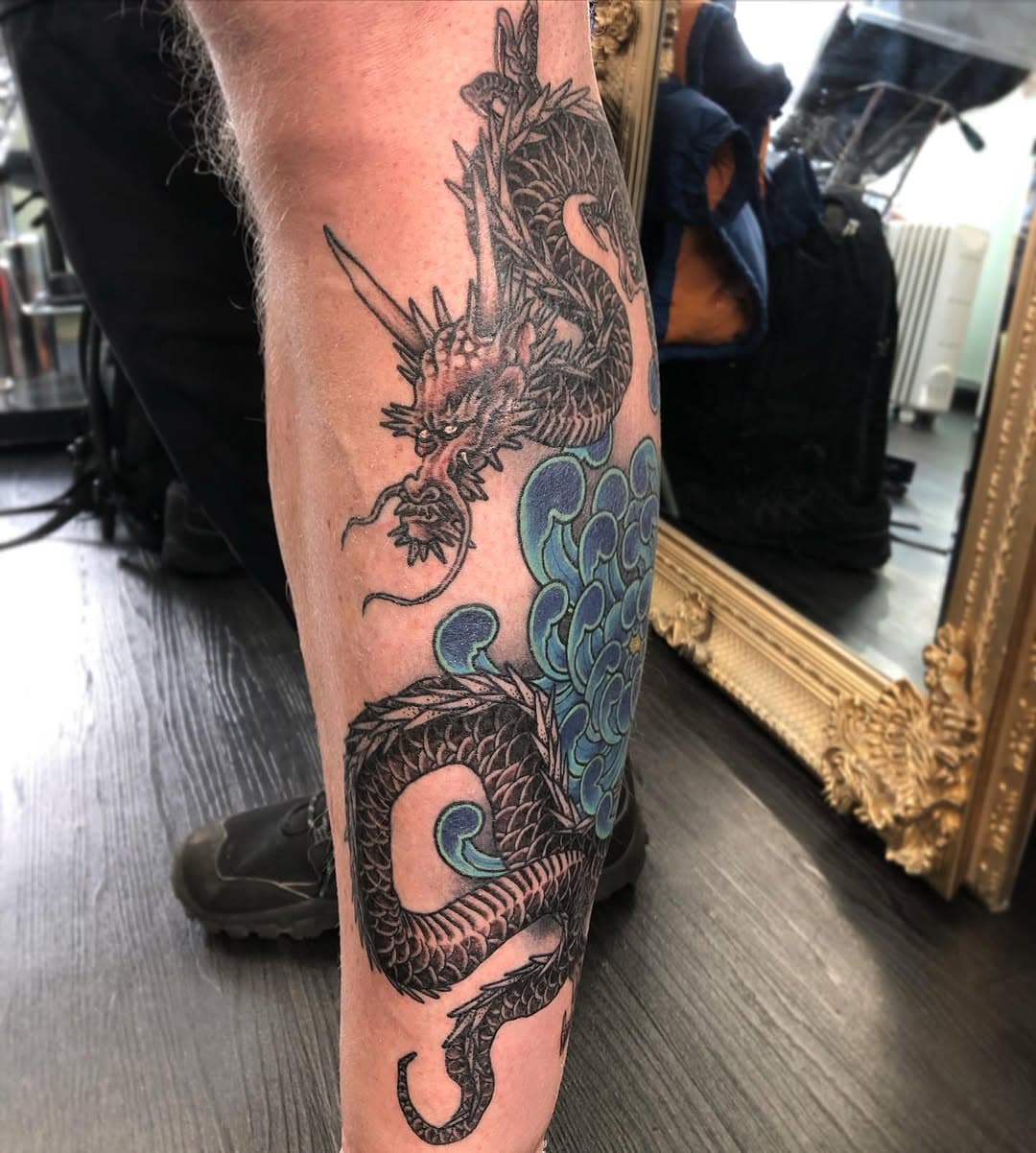 Cover up finished , chrysanthemum healed , dragon fresh . Good by mr old cobra tattoo #cosmictattoo #japanesetattoo #japanesetattoos #japanesesleeve #coveruptattoo #healedtattoo #dragontattoo #japanesedragon #flowertattoo #legtattoo #colchestertattoo #essextattoo