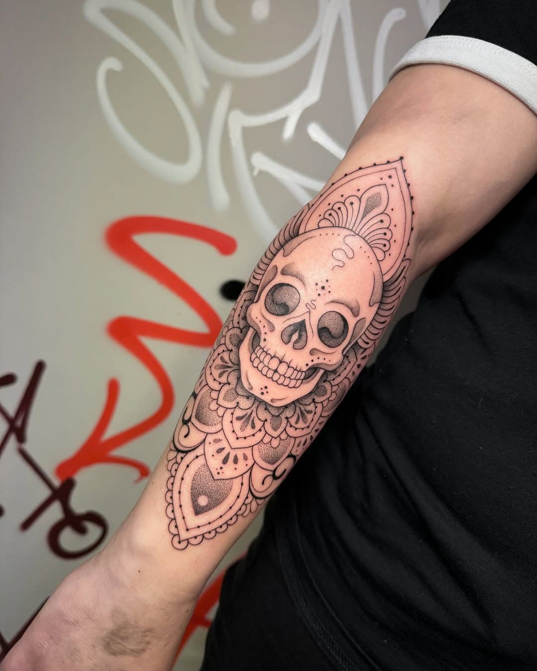 Gorgeyyy ornamental skull forearm piece 💀🖤