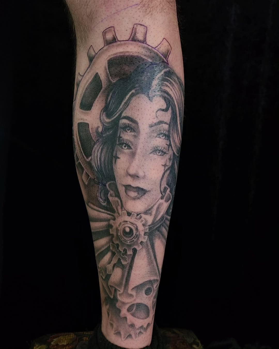 Finished this piece. Part of a steam punk themed sleeve we are knocking out little by little! 
#steampunktattoo #blackandgreytattoo #realismtattoo #lovelandtattoo #lovelandcolorado