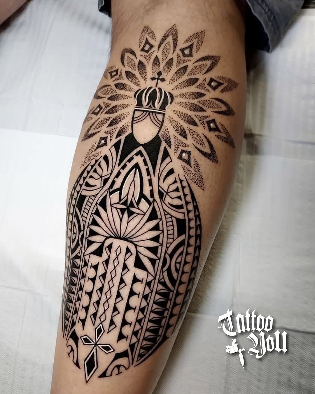 ✨ Religião e arte polinésia: uma combinação poderosa!
Essa tatuagem reúne o simbolismo religioso com a riqueza dos traços polinésios e tribais, resultando em uma obra cheia de significado e detalhes marcantes.
🎨 Realizada pelo talentoso @filipe_tattoos 

📍Tattoo You Villa Lobos
Shopping VillaLobos, 3° piso - Av. Dra. Ruth Cardoso, 4777 - Pinheiros/SP

💌 Orçamentos direto pelo link da bio!

#TattooYouVillaLobos #TatuagemPolinesia #ArteTribal #TatuagemReligiosa #Blackwork #DetalhesQueImpressionam