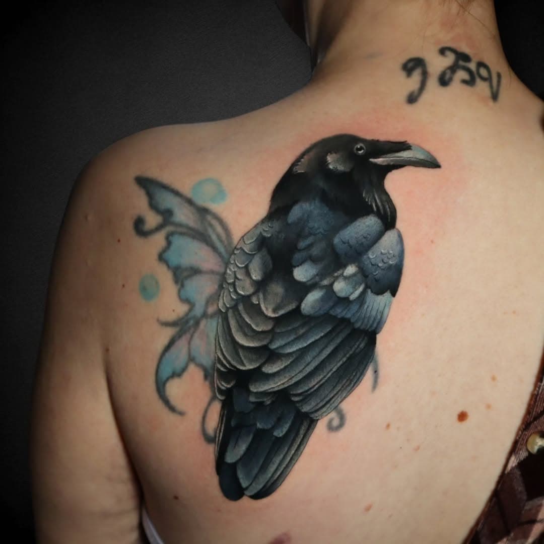 Finishing up this cover-up in a few days 👀 This session took 2.5 hrs on Sarah ❤️
.
.
#coveruptattoo #blackbird #tattoo #backtattoo #wisconsintattooartist #realismtattoo