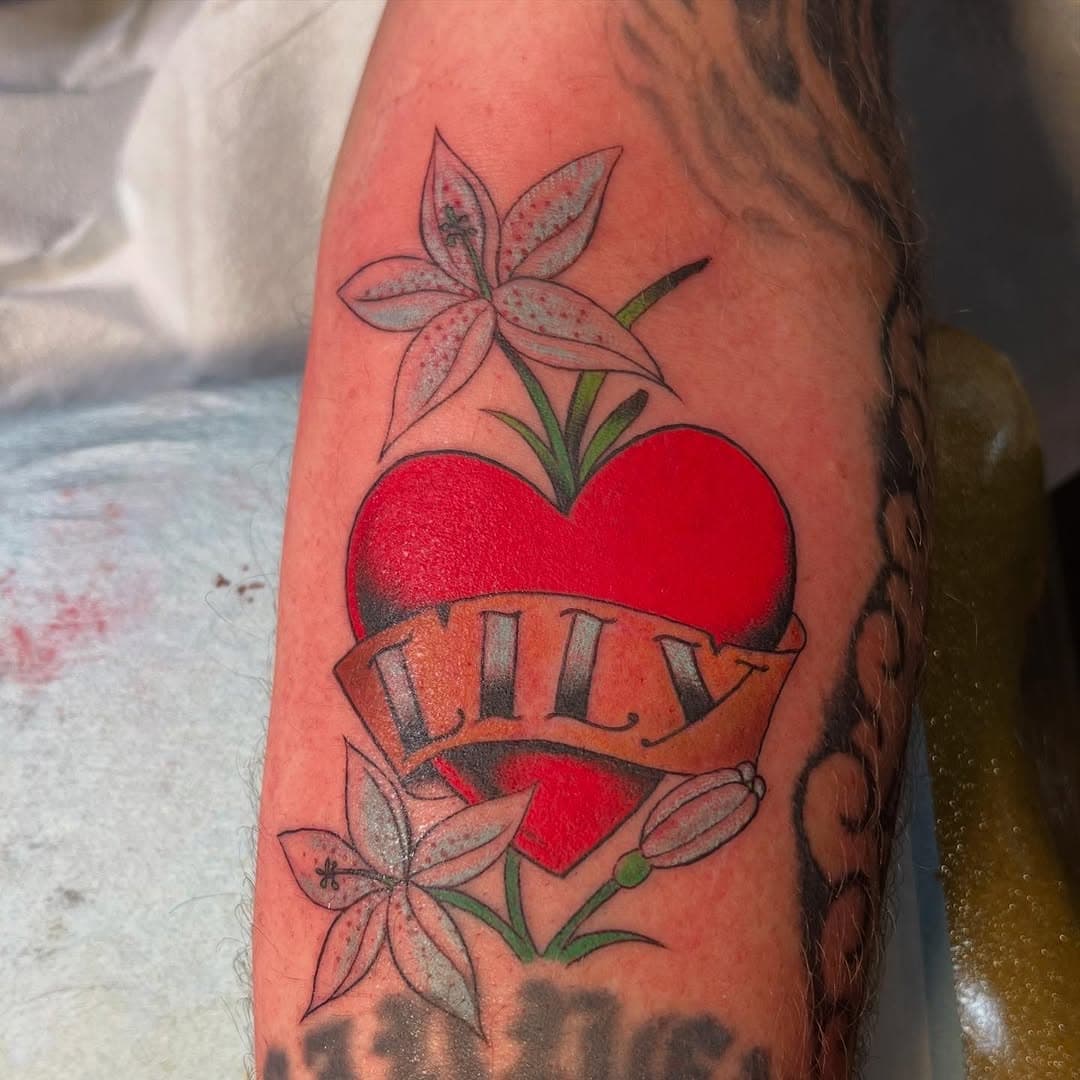 Little jammer for Chris’s daughter by @fatchrisadams 

#seattletattooartist 
#fistfullofmetaltattoo 
#chrisadamstattoo 
#seattletattoo