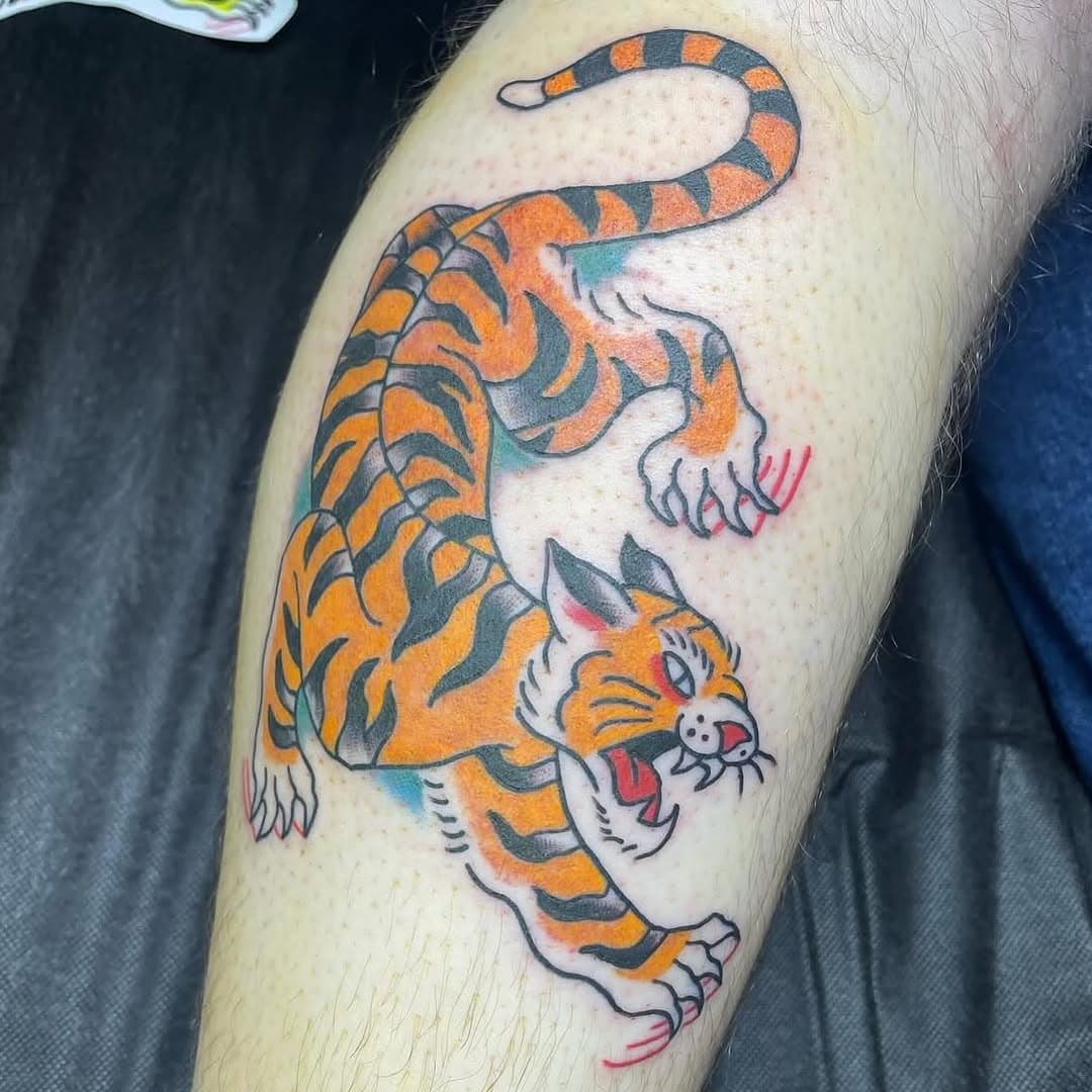 Lil tiger by @monkpunktattoo 
Tons of deals on custom flash
#seattletattoo 
#fistfullofmetaltattoo 
#seattletattooartist