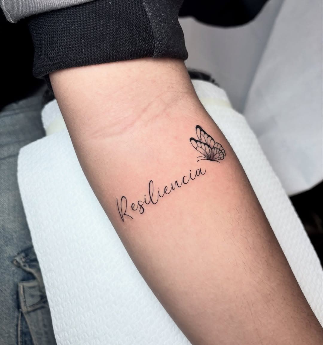 ✨ Tatuaggi piccoli, grandi idee! ✨

Sapevi che realizziamo anche tatuaggi di piccole dimensioni? Se hai un’idea in mente, ma non sai da dove partire, siamo qui per aiutarti! 💡

Prenota una consulenza personalizzata e insieme sviluppiamo il design perfetto per te. Il nostro obiettivo è trasformare la tua idea in un’opera unica, anche su una piccola area del corpo. 🌿

Contattaci per fissare il tuo appuntamento! 💬