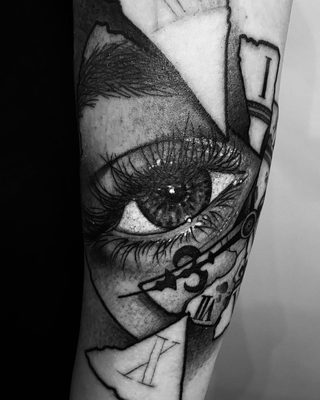 #Tattoo #eyetattoo #tattooblackandgrey #realistictattoo #tattoosleeve