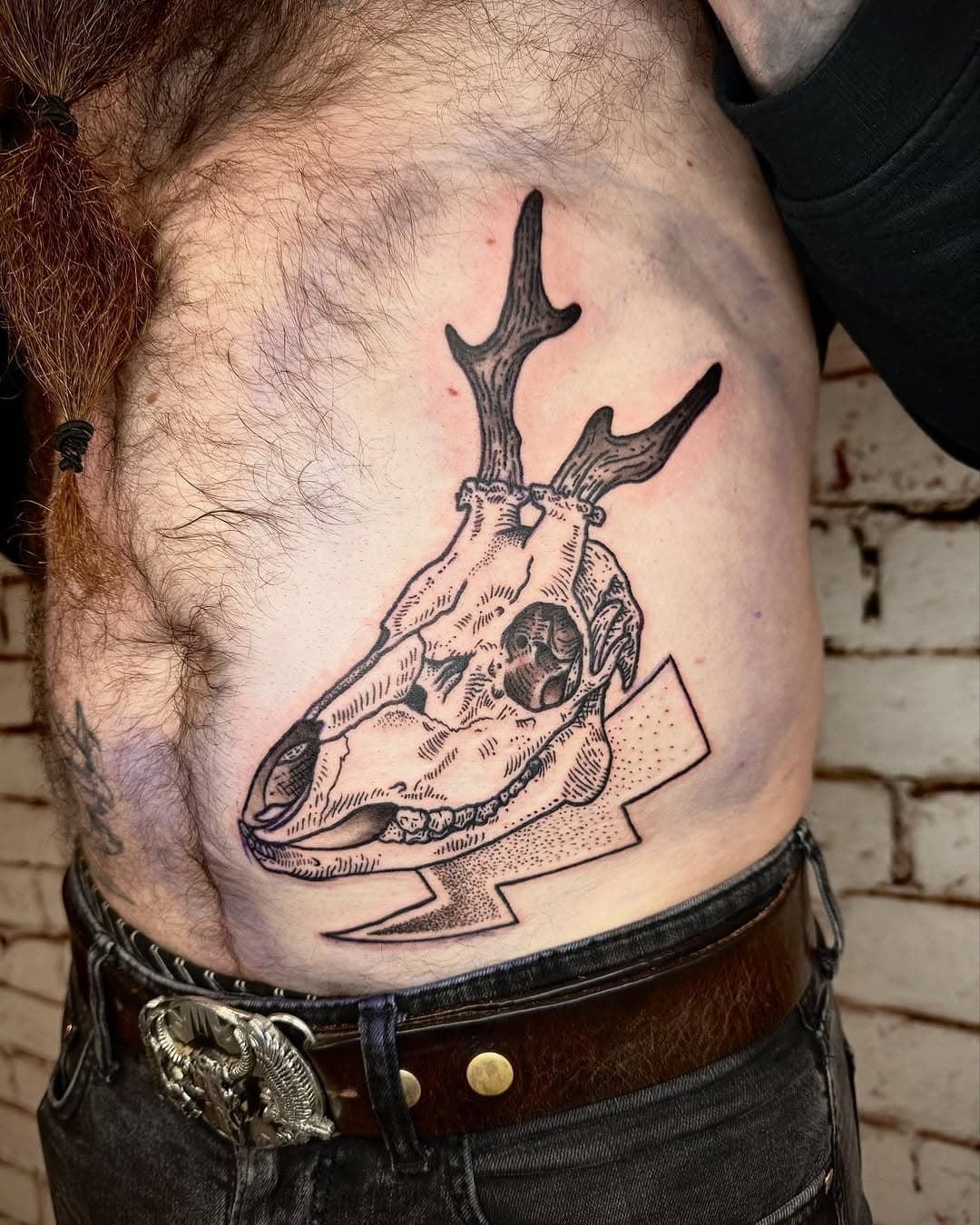 🦌
.
.
.
.
@koerperkunst_koeln @bearded_niggl #mojostattoo #blackandwhite #blackandwhitetattoo #dotwork #dotworktattoo #blackwork #blackworktattoo #buck #bucktattoo #rehbock #rehbockjagd #rehbocktrophäe #blitzeüberalles #blitze #flash #flashtattoo #wannado #wannadotattoo #tattoo #inkedboy