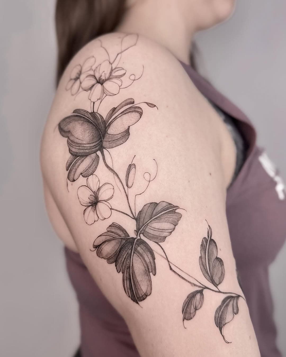 Strawberry Flowers tattoo by Yomiko 🐰

#dallastattooartist #austintattooartist
#houstontattooartist#tfloraldesign #floraltattoo #finelinetattoo
#tattoo#dfw #dallas#texas#tattoogirl
#tattooideas#tattooshop#flowertattoo#art#inkedlife
#tattooapprentice#attoofinstagram#tattooink#texasink #pettattoo
#cattattoo #dogtattoo