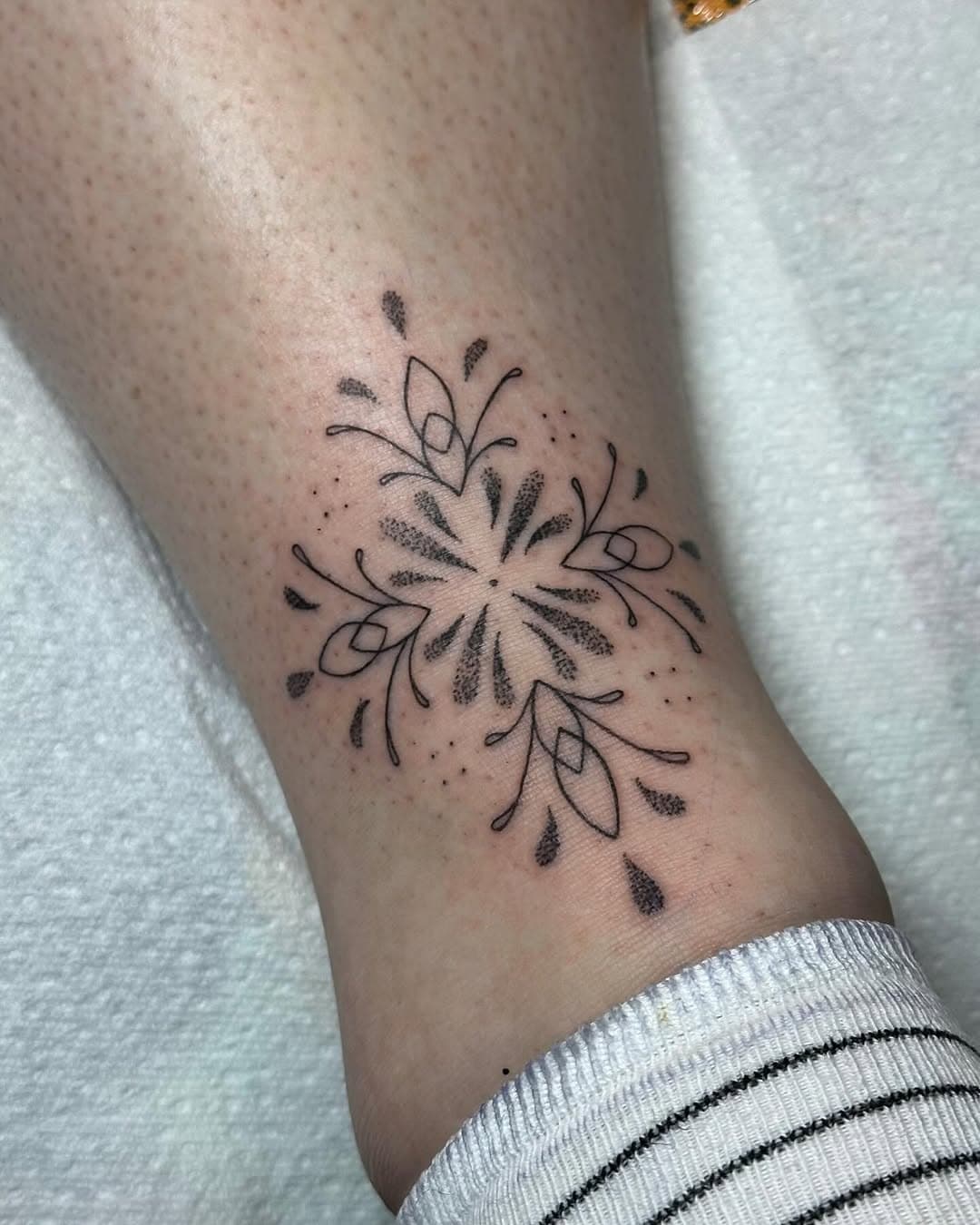 For Sophie today! Thank you 🖤

#ornamentaltattoo #ornamentalmandala #mandala #mandalatattoo #lineworktattoo #dotworktattoo #fineline #ornamental #flashtattoo #tattoo #tattooideas #tattoodesigns #tattooartist #femaletattooartist #southport #merseyside