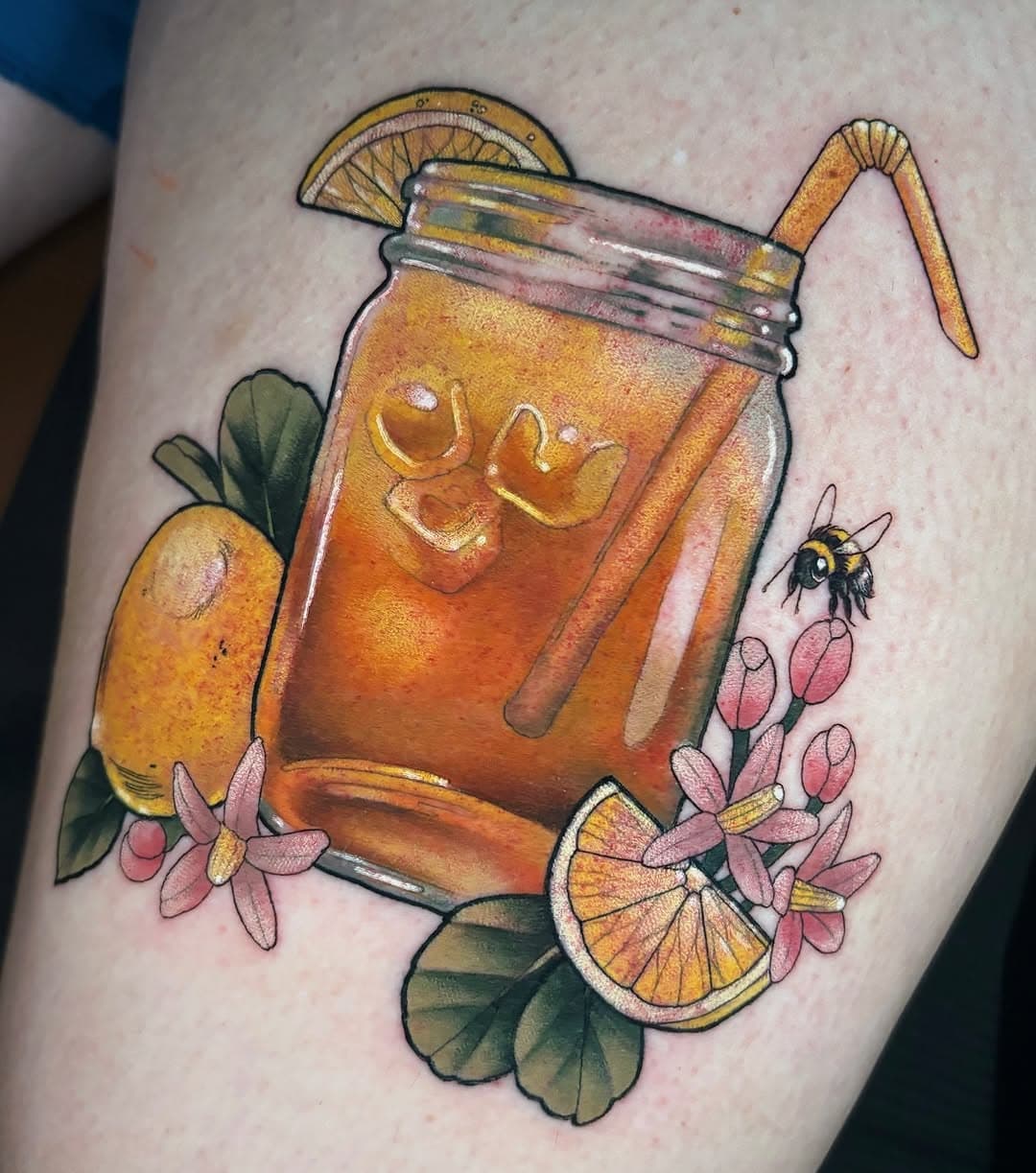 nothin like sweet tea in the summer time 🍋🌸 thank you thank you Alisha for grabbing this from my southern charm flash sheet, this was so fun to do! more yeehaw themed tatts please and thank you 🙏🏼🤠
made w the best! @mavericktattoomercantile @ekotattooaftercare #ekoproteam