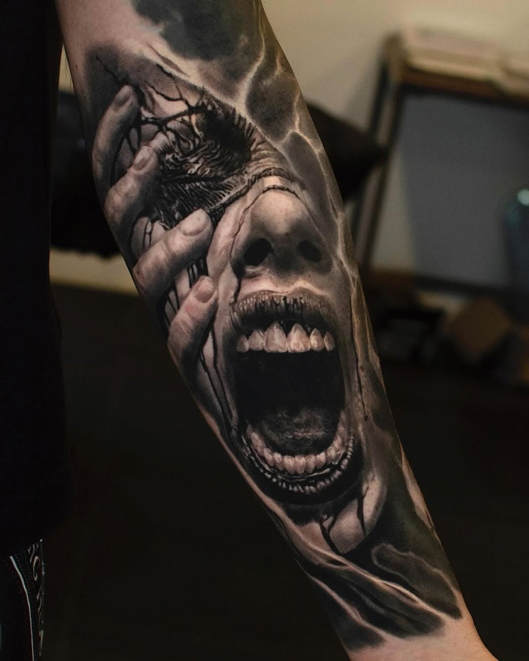 H E A L E D 
Done at @megustattoogallery 
@kwadron @killerinktattoo @inkmachines @hyraw_clothing @radiantcolorsink @tattooarmourpro 
@tattoorealistic #realism #realistictattoo #kwadron #inkedmag #ink #tattooartist #art #valdeurope #marnelavallée #witch #witchtattoo #darktattoo #horrortattoo #beauty #francetattoo #paristattoo #bnginksociety #blackandgreytattoo #tatouagemagazine