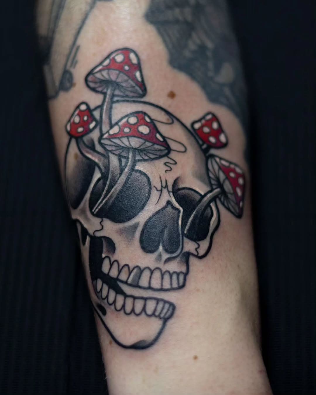 💀🍄
@elvntattoo 
Done using @rotaryworks