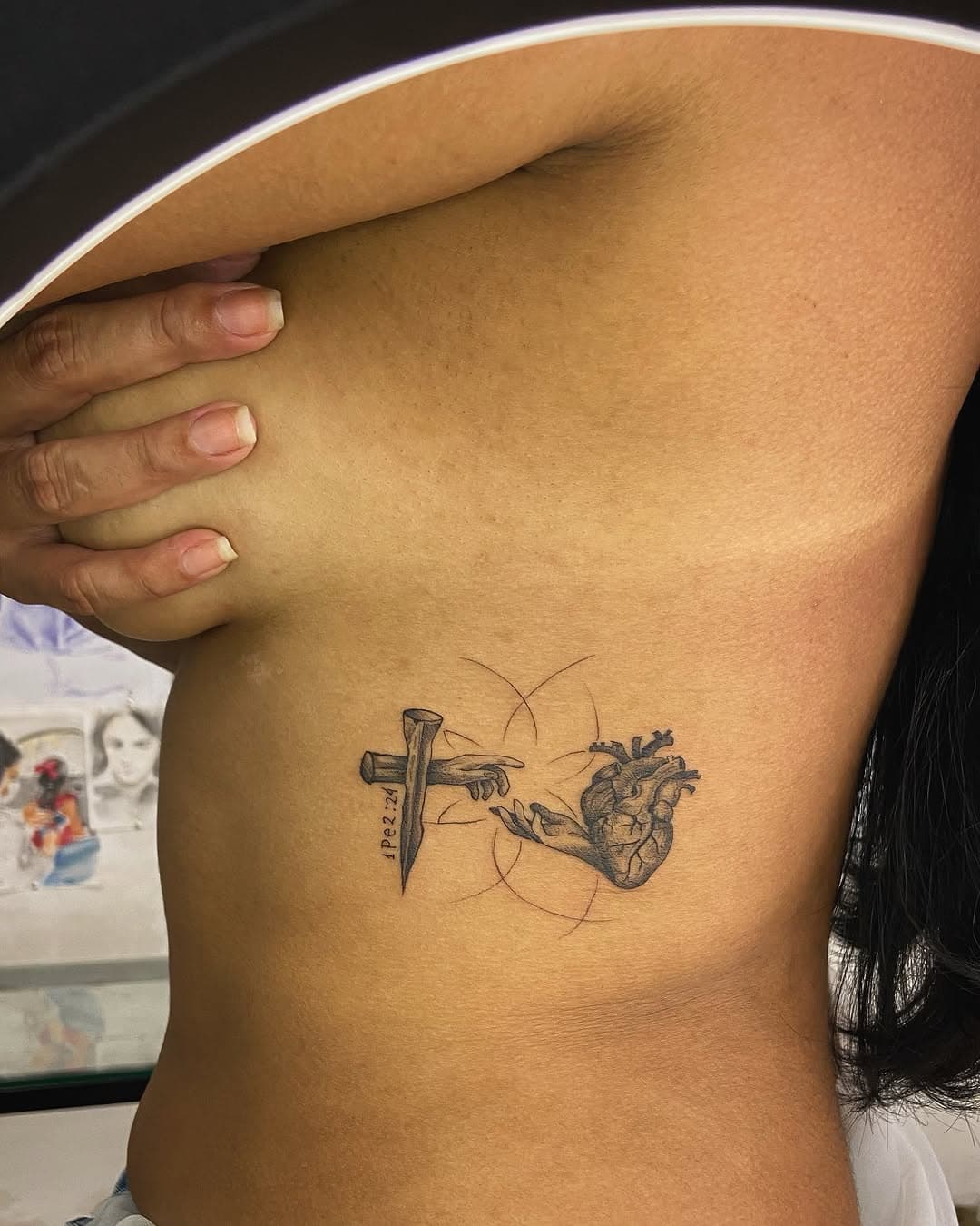 1PE 2:24 
Além do que claramente se vê, há mais um desenho. 

TATTOO STUDIO 23
WhatsApp 71.9.9409.1575 
#estudiodetatuagememsalvador #tattooshoinbahia