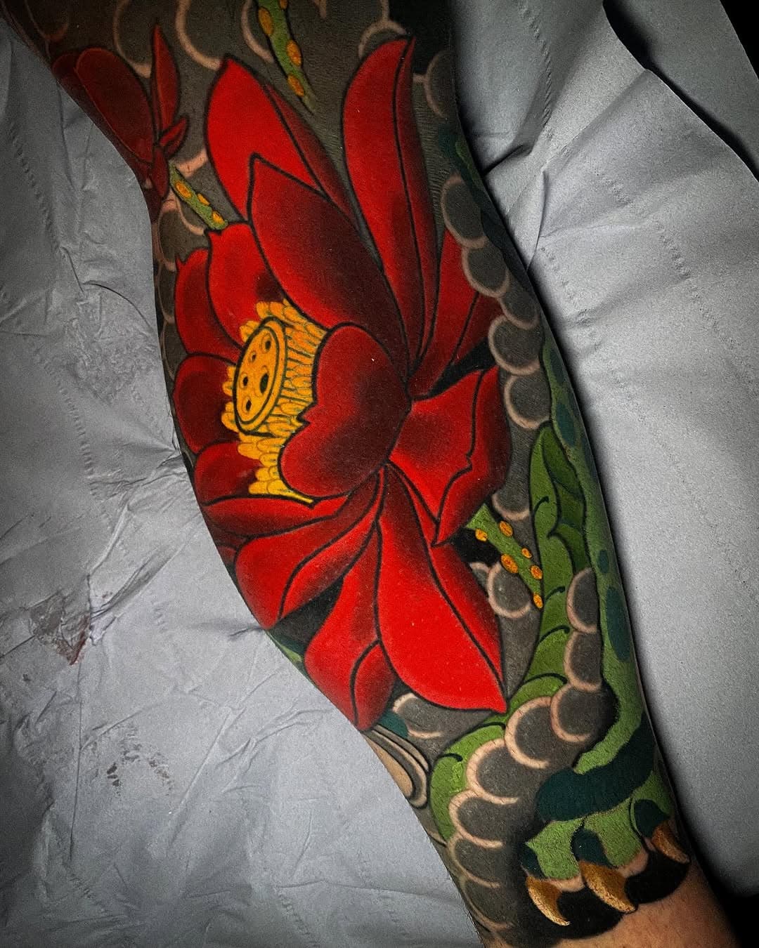 Some in progress work on Gordon 🙏🏼 Very stoked to be a part of such a good collection of Glasgows finest 🕺🏽 @brightandboldglasgow  @biotat_ #traditionaltattoo #tattoo #tattoos #uktta  #oldlines #skinartmag #tattoosnob  #boldwillhold #tattoodo #d_world_of_ink #hundreddemons  #irezumistudy #irezumicollective #irezumi #japaneseirezumi #japanesecollective