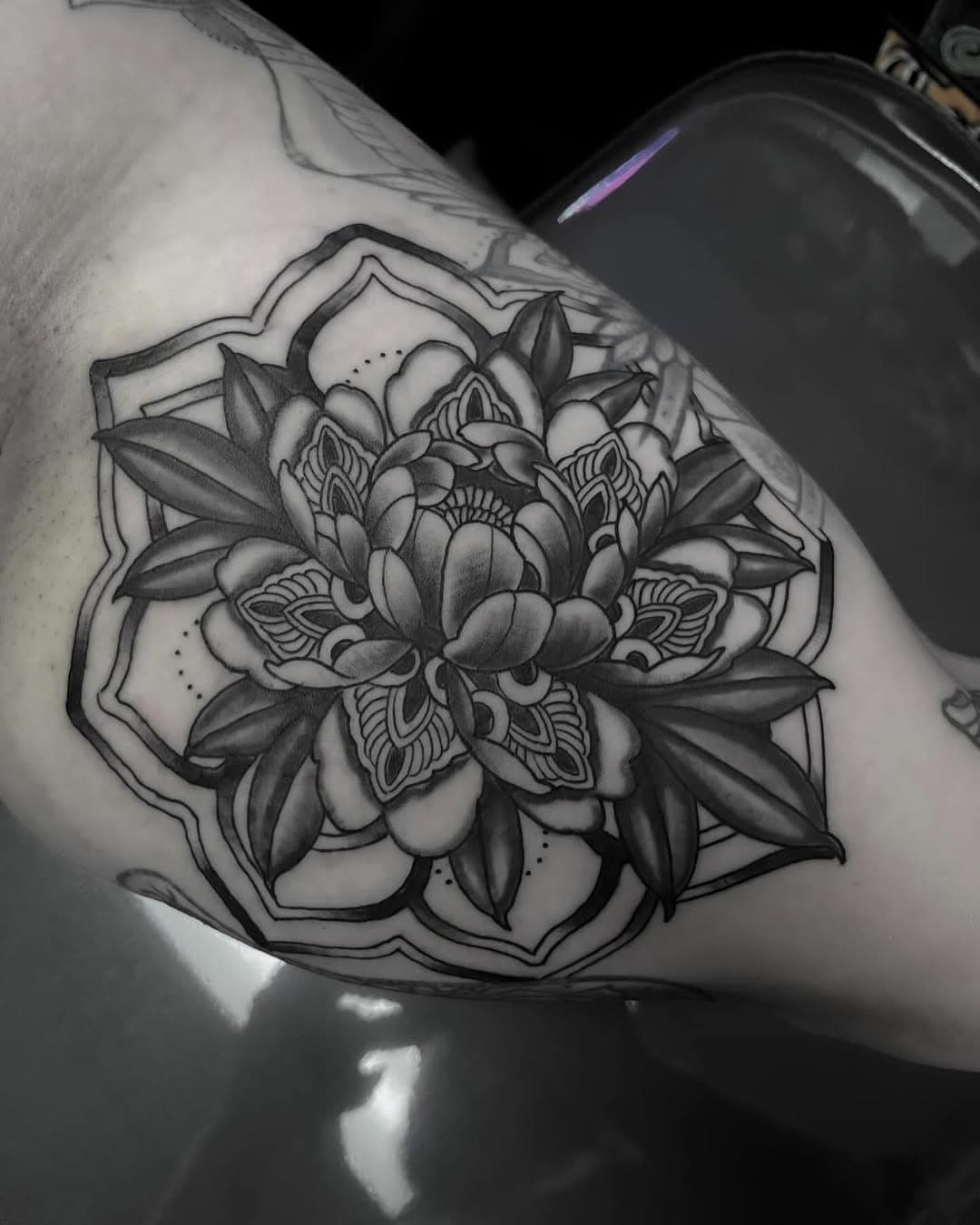 Mandala/Peony piece done by @tastyzappytats 
Let us know what you think 👇 below 

For bookings call ☎️ 843.445.9988

#dr_ink #tattoos #myrtlebeach #southcarolina #tattooartist #tattooshop #art #love #insta #instagood #supportgoodtattooing #guyswithtattoos #girlswithtattoos #photography #ccu #coastalcarolina #coastalcarolinauniversity #tattoooftheday #ink #inked #photooftheday #tattooideas #colortattoos #traditionaltattoo #neotraditionaltattoo #blackandgreytattoos #nofilter #finelinetattoo #conway