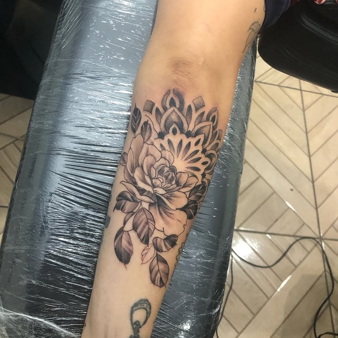 Trabalho realizado pelo artista @estrellatattoo 
Agende seu horário: (61) 98152-6064

#aguaslindas #aguaslindasdegoias #aguaslindasshopping #aguaslindasgo #taguatinga #ceilandia #saopaulo #riodejaneiro #inkmaster #tattoolife #tattoobr #tattooink #tatuagembrasil #tattooja #tatuagembrasil #blackandgreytattoo #cristalina  #cristalinagoias #cristalinago