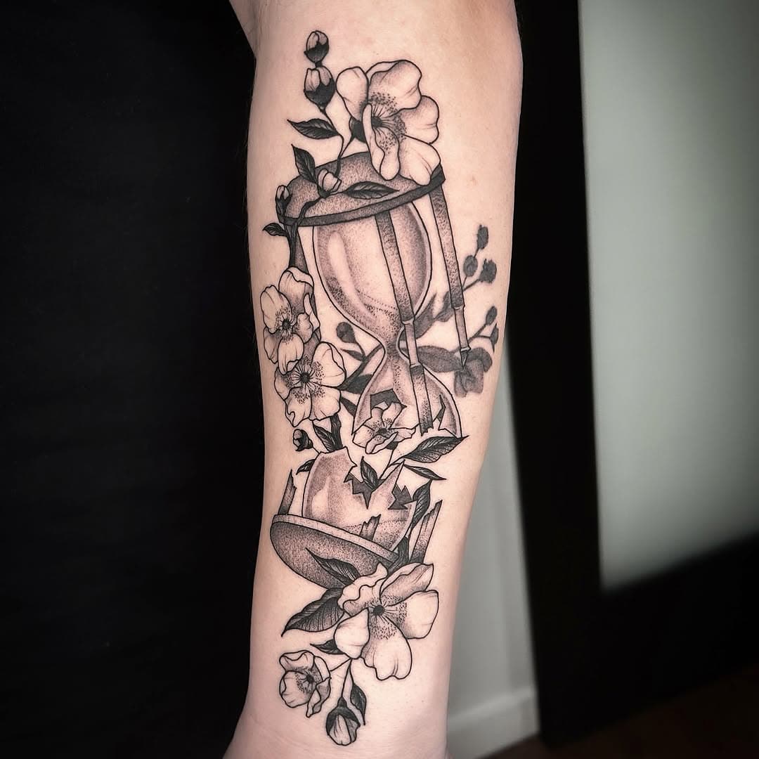 Our resident artist @crystal.thornss does this amazing fineline timeless tattoo. Go check her out and reach out to us to book with her! 
.
.
.
#blackandgreytattoo #blackandgrey #illustrativetattoo #hourglasstattoo #forearmtattoo #floraltattoo #tattoo #tattooartist #chicago #chicagotattooartist #grateful #gratitude