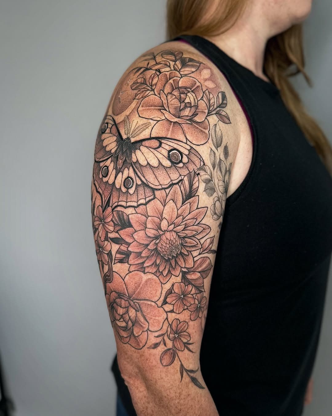 This piece was done back in October of last year and I’m just getting around to posting! 😅😅😅 Just getting over the jet lag haha 
Thanks for stopping by! 

#tattoo #blackwork #flowers #femininetattoo #australiatattooartist #geometrictattoo #finelinetattoo #floraltattoo #blacktattoo #perthtattooartist  #westernaustralia #perth #botanicaltattoo  #flower  #wa #tattooartist #floral #dotwork #stippletattoo #lunamoth