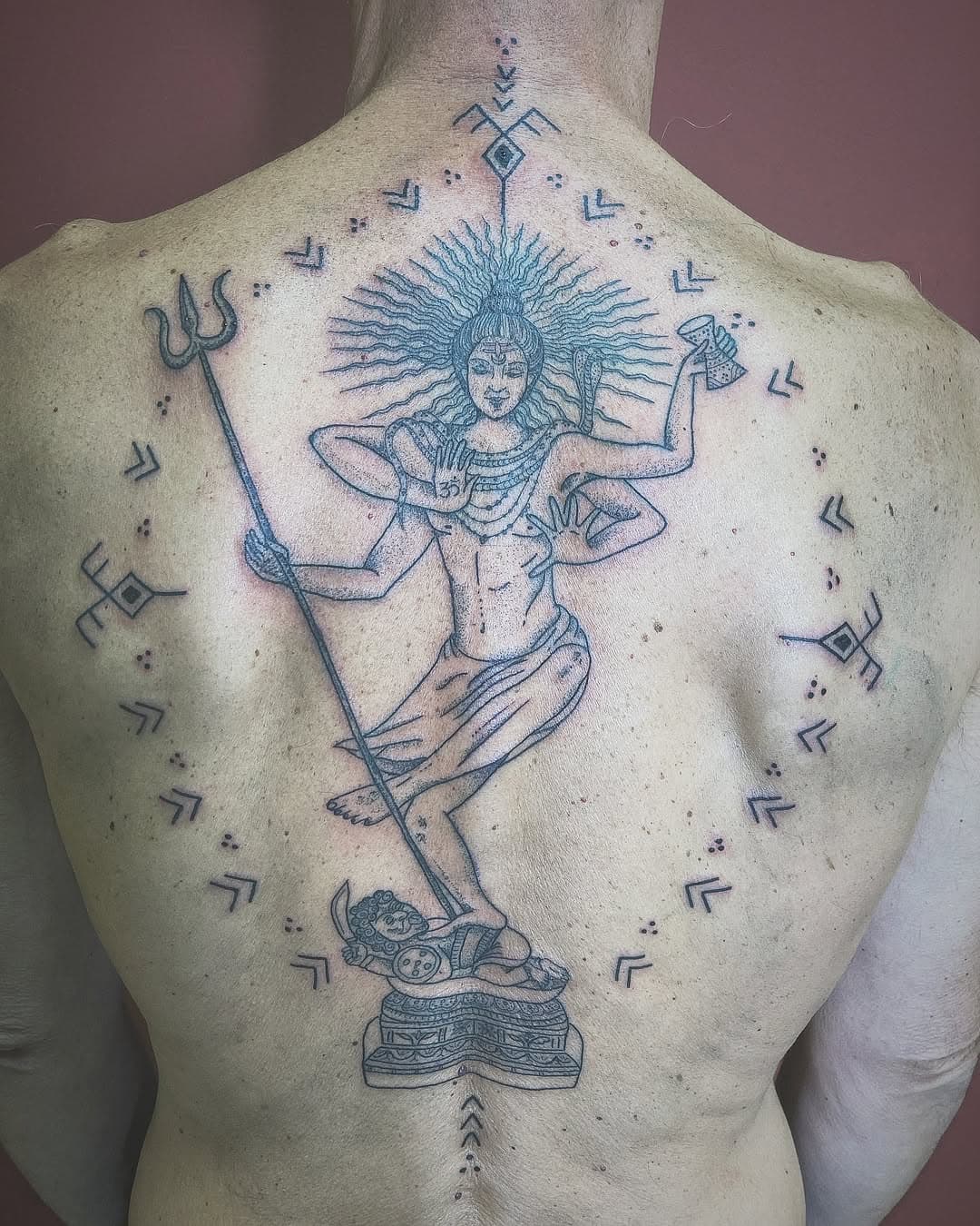 Tatuaje intencionado para @victorcentellashomtantra . Que  Shiva te acompañe en la expansion de tus dones y en tu propio autoconocimiento 💚
*
*
@ink_xiem_tattoo_studio 
*
*
*
*
#tattoos #shiva #sacredtattoo #ritualtattoo #shivatattoo #tattoo #ink_xiem #inkxiemtattoostudio #cardedeutattoo