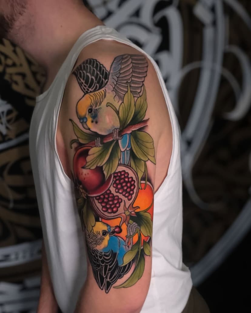 Ukochane papużki faliste mojego klienta 🦜 Zapraszam na podobne tematy do @czarnezlototattoo , wykonane na farbkach #unistarink oraz najlepszych kosmetykach do tatuażu od @neba.pl  #neba #tatuażneotradycyjny #tatuażkolorowy #tatuażneotradycyjnykatowice #katowicetatuaż #kato #tatuażkolorowy #studiotatuażukatowice #neotradeu #neotraditional #czarnezłototattoo