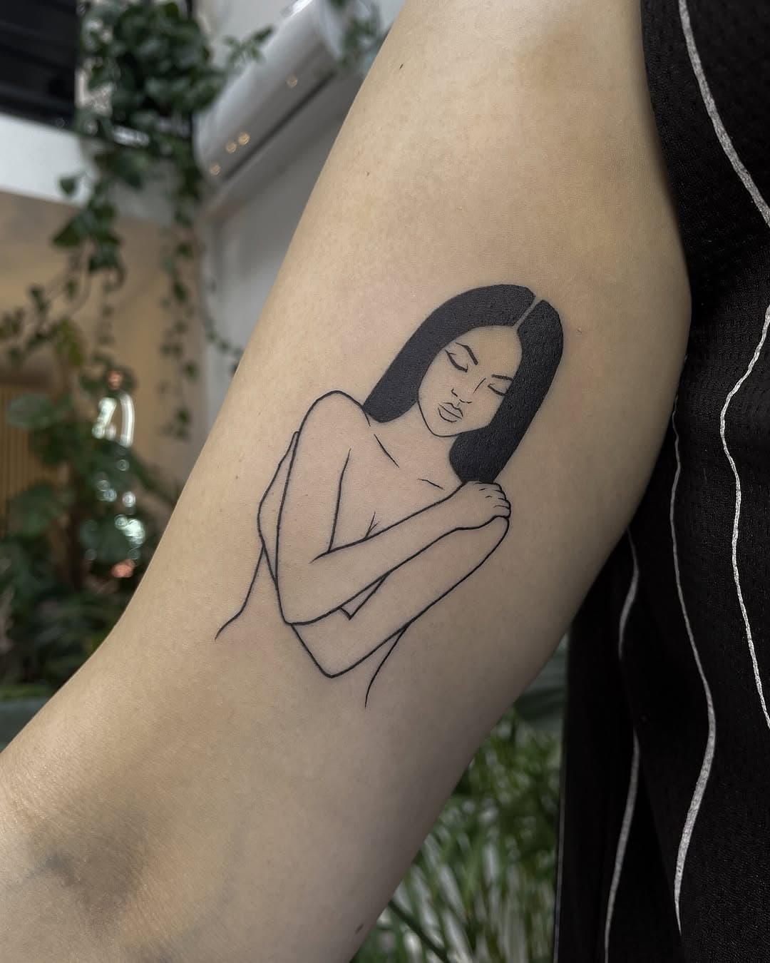 Love yourself🫶

#tattoo #womantattoo #tattooing #tattooart #tattooartist #delicatetattoo #smalltattoo #fineline #loveink #inked #poznantattoo #polishtattooartist #poznan #poznanstudiotatuazu #frejka