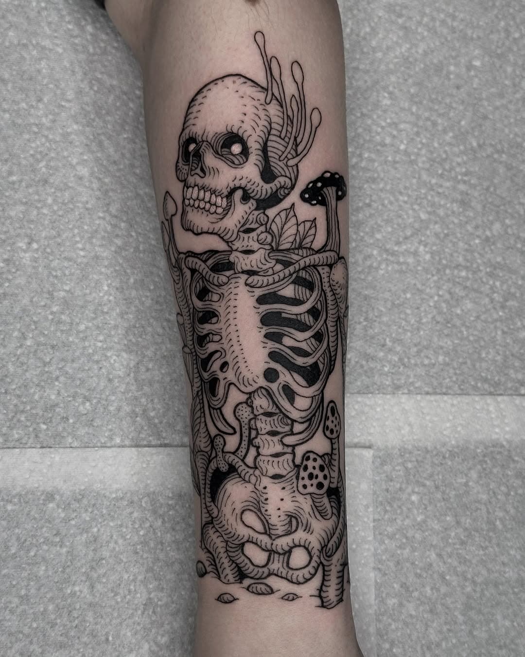 Skeleton with mushrooms and leaves, I haven’t done one of these in a while. For the first maybe 2-4 years of me tattooing I did so many variations of this kinda thing, I was doing maybe 2 a week, it’s nice to revisit the idea with a better knowledge of tattooing. If you’d like to book in for something please email me! #tattoos #artesobscurae #woodcuttattoo #etchedtattoo