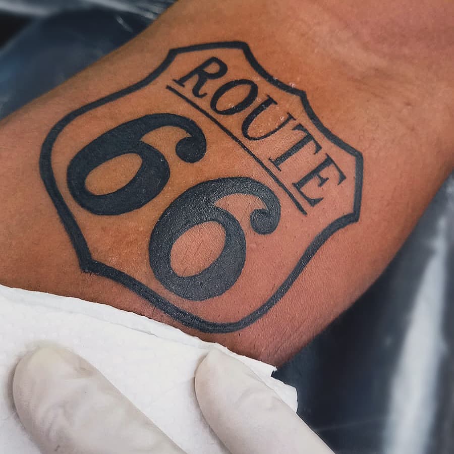 Pigmentação 🤌🏼
Route 66 
.
Tattoo Studio 23
#route55 #motolovers #tattoostudio23 #estudiodetatuagememsalvador #tattooshopinbahia