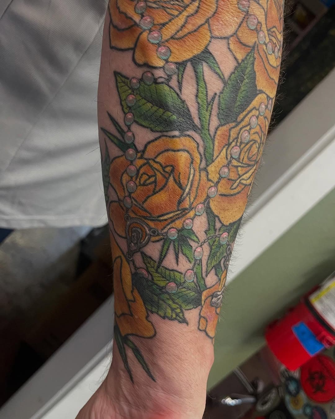 Thanks so much, Todd!
#yellowroses #yellowrosetattoo #crucifix #crucifixtattoo #memorialtattoo #tattooformom #momtattoo #cliffcollard #cliffcollardartist #arsenaltattoo #arsenaltattooanddesign #downtownbryantx #historicdowntownbryantx