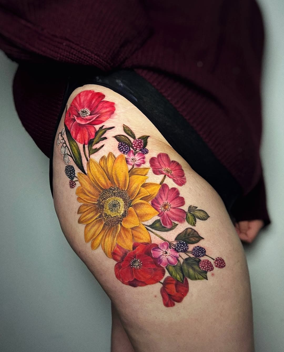 Some fresh some healed. This piece is made by Beau ✨

@beau.anna.ink 

#flowers #florals #flowerseverywhere #botanica #botanicalartist #tattooartist #tattooofinstagram #colourtattoo #colourrealism #illustrative #timeforink #getinked #girlswithtattoos #hiptatt #botanicatattoo