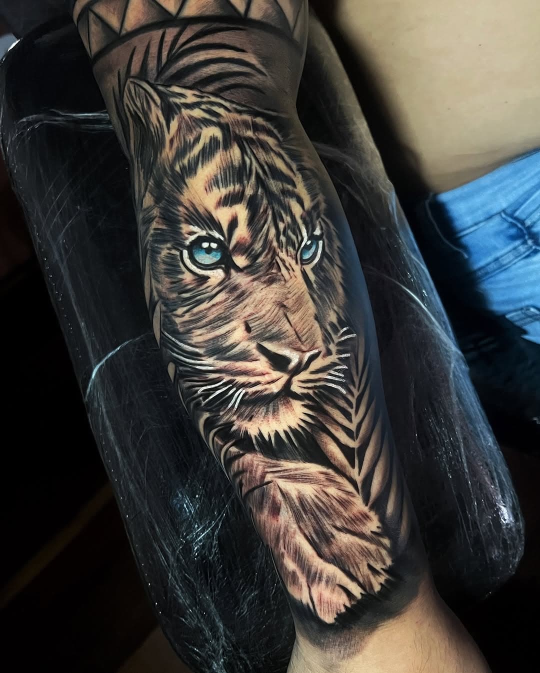 Tattoo de tigre e reforma de maori pegando toda parte de fora do braço 🤝
Obrigado pela confiança.
Agendamento pelo link da BIO.
Estúdio privado em SP 📍

#tattoo #tatuagem #maori #tigre