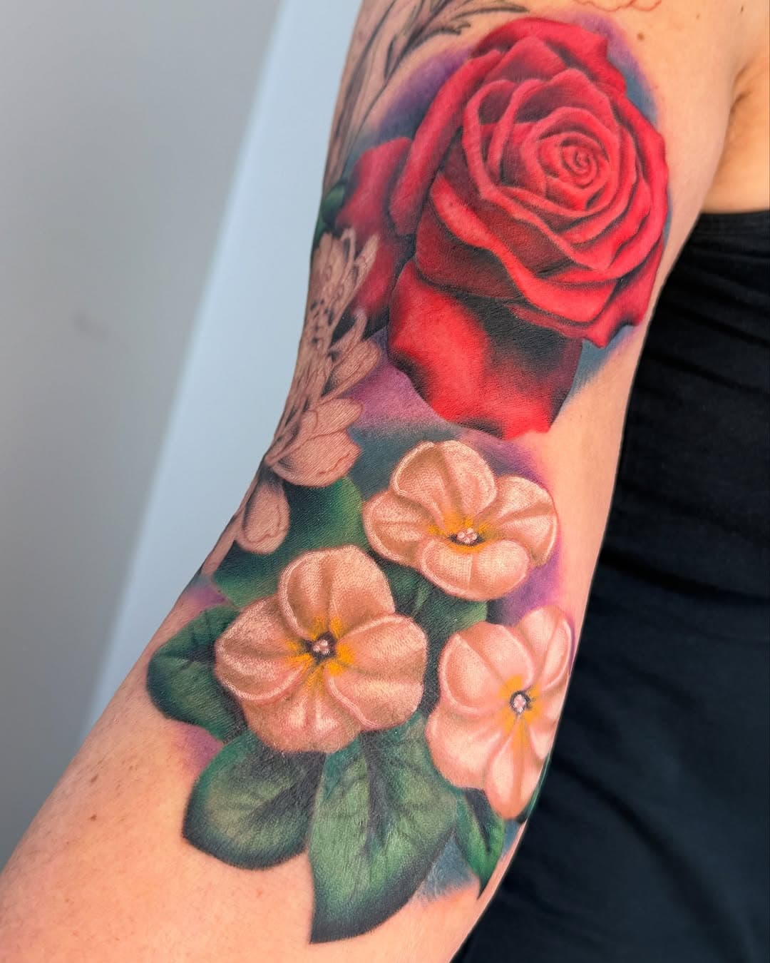 Making some great progress on this beautiful tattoo!! 

Thank you Lisa for the trust!!

To schedule your next tattoo email Lisahubbardtattoo@gmail.com