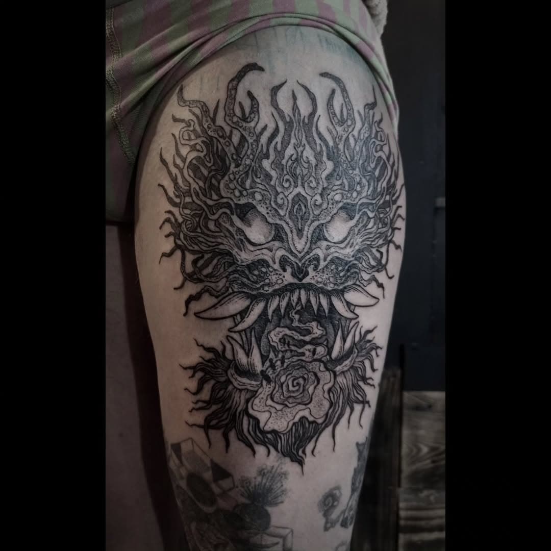 Merci Richard encore une fois de ta venue de Lyon.
Un beau démon pour compléter la jambe aux différentes créatures mystiques.
Merci 🖤
.
.
.
.
#montpelliertattoo #montpellier #tattoo #demontattoo #demon #soulcatcher #souleater #mystictattoo