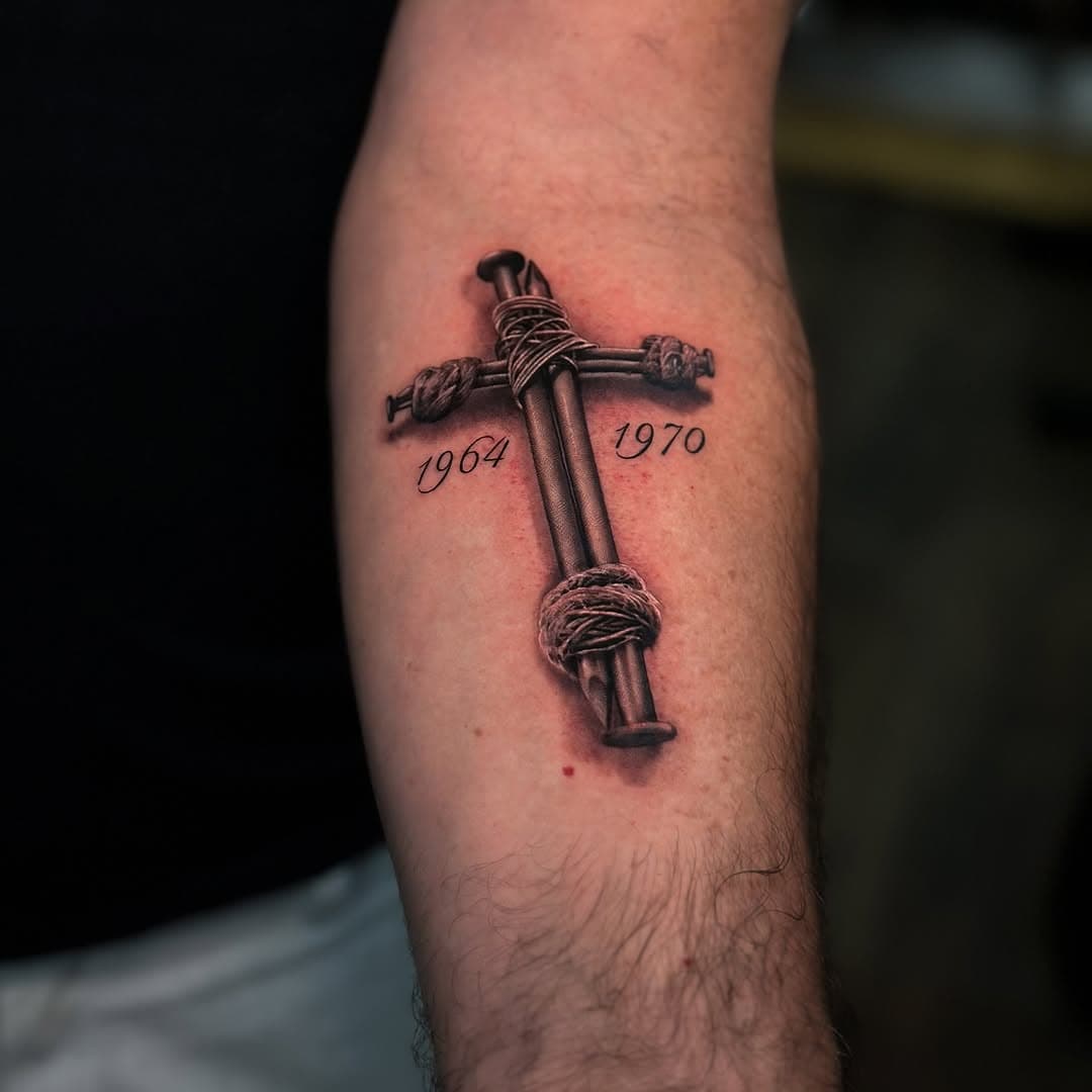 Tatuagem representando o sacrifício de Jesus Cristo que foi crucificado com pregos, e simboliza a fé, a redenção e o perdão. 

Você faria algo parecido? 

Para orçamentos e agendamentos :

📍São Bernardo do Campo - SP
☎ Whatsapp (11) 98882-0007
 💥Link disponível na bio
Horário de atendimento:
Segunda a Sábado das 10h às 20h. (Somente com horário marcado)

#tattooinspiration #tattoodo #tattoo2me #inpirationtattoo #bishoprotary #pretoebranco #andinhotattoo  #blackandgrey #iinstalikes #inkedmag  #infamoustattoos #skinartmag #itattooationmnked #skinart #blackgreytattoo #tattoorevuemag #ink #tattooinspiration #cruztattoo