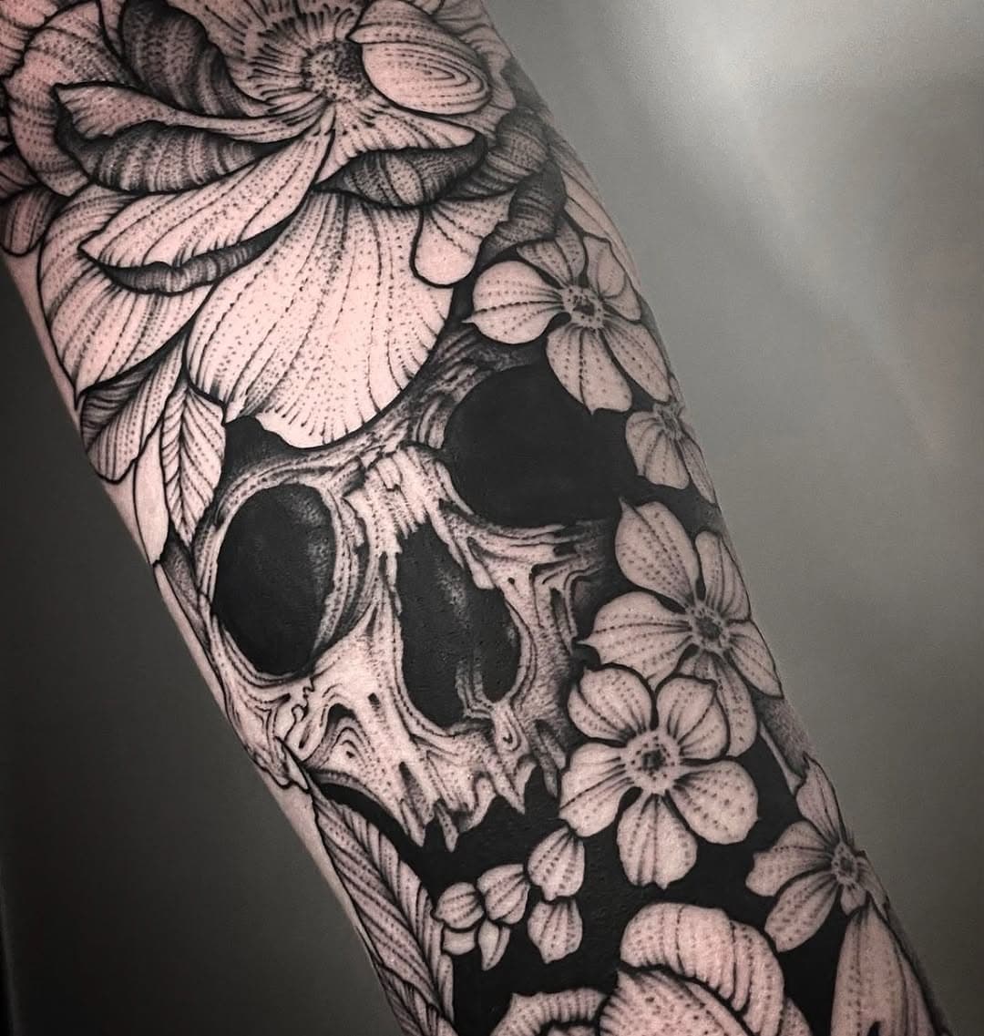 “Death blooms” flowers✅ skull✅ blackwork✅ bring me more!!!🖤🖤🖤 #nc #ncartist #nctattooer #nctattooers #blackwork #blackworktattoo #blackworktattoos #blackworkerssubmission