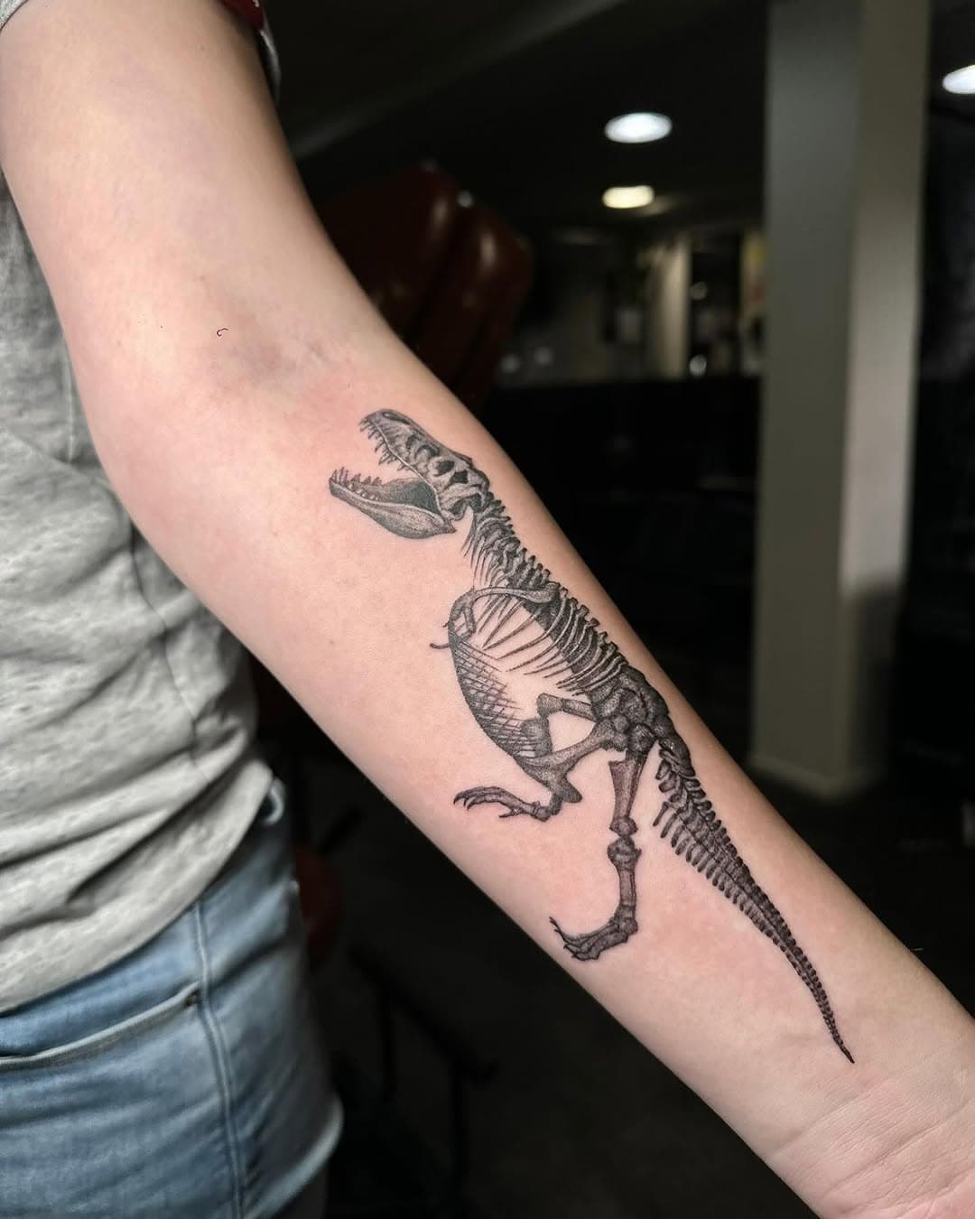 Good morning! For our archaeologists, this is pretty cool right? This awesome Tyrannosaurus rex skeleton is the first tattoo for our customer! #tattoostudiohooksink

#tattoos #tattoo #archaeology #tyrannosaurusrex #skeleton #fineline #finelinetattoo #tattooideas #tattooart #dorpsstraatzoetermeer