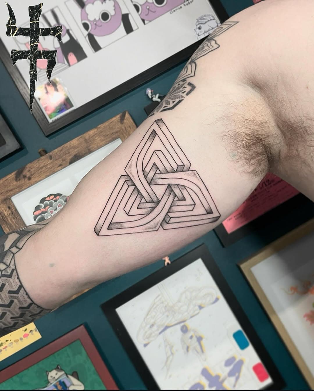 Background patterns for @conor__francis next time, thanks again man! #geometry #impossiblegeometry #sheffieldtattoo #tenacioustattoo #dotwork #dotworktattoo