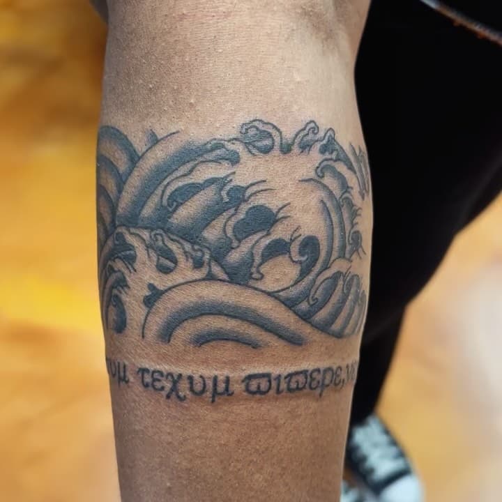 ~*2 Years Tattooing today!*~ so immensely grateful for everything! 🙏🏽

Japanese waves+script forearm band 🌊 
A challenging but fun project done yesterday at @goldenagetattoode using @chromatattooink swipe ⬅️ for photos! Loved working on this piece! Ask me for more Japanese work 👺🙏🏽
I have some time available this week! Hit me up with a message if you’re interested in booking for a tattoo!!

#japanesetattoo #japanesewaves #japanesearmbandtattoo #tattoo #traditionaltattoo #traditionaljapanesetattoo #fingerwaves #delawaretattooartist #delawaretattoo #tattooshop #tattooart #tattooed #tattooideas #blackandgreytattoo #inked #instatattoo