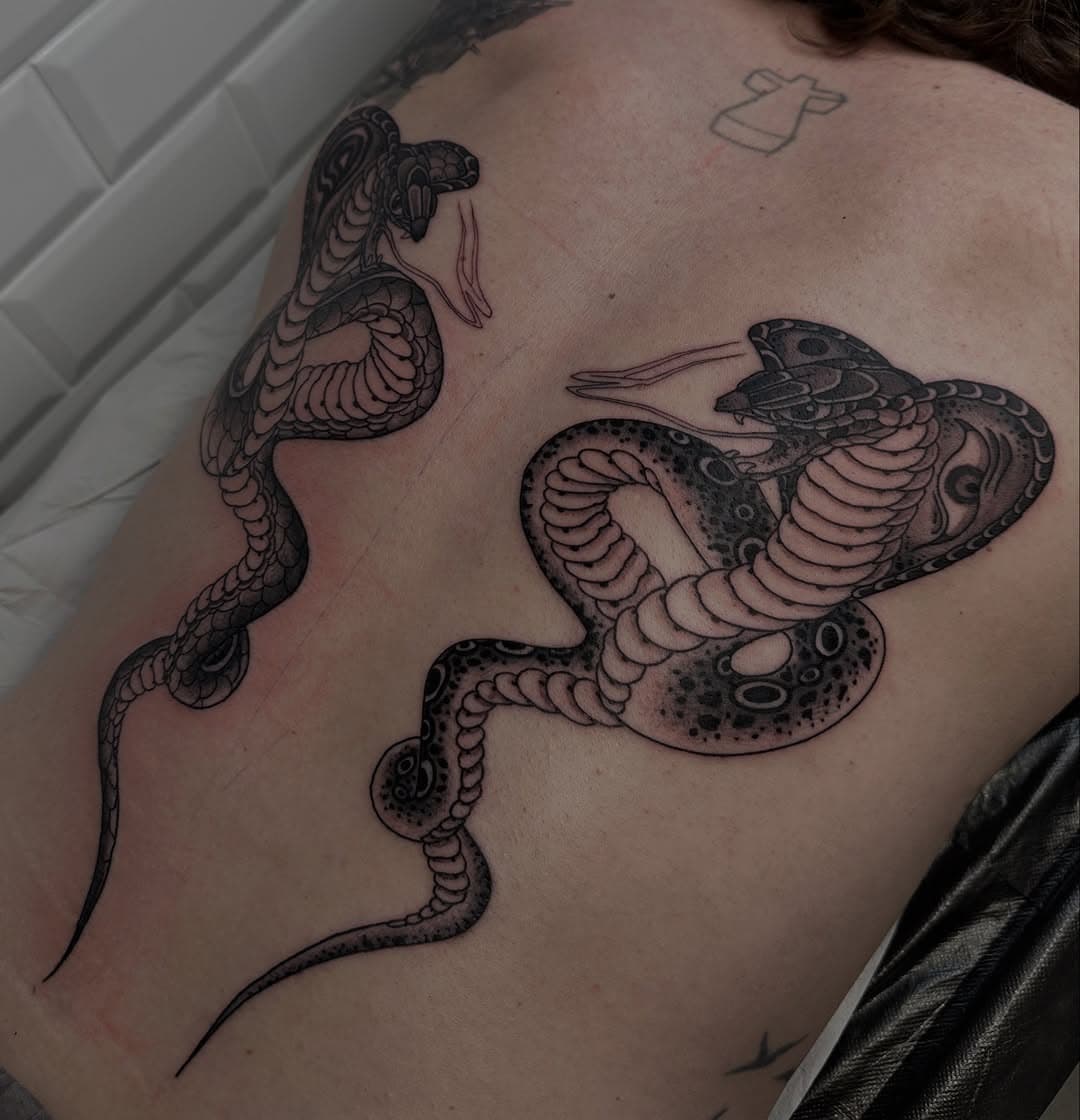 Just two cobras for Nico, the legend, the rock. He managed to sit for both of them in one sitting!

@meatshoptattoo 

#cobra #snake #snaketattoo #cobratattoo #barcelonatattoo #londontattoo #hamburgtattoo #zurichtattoo #serpent