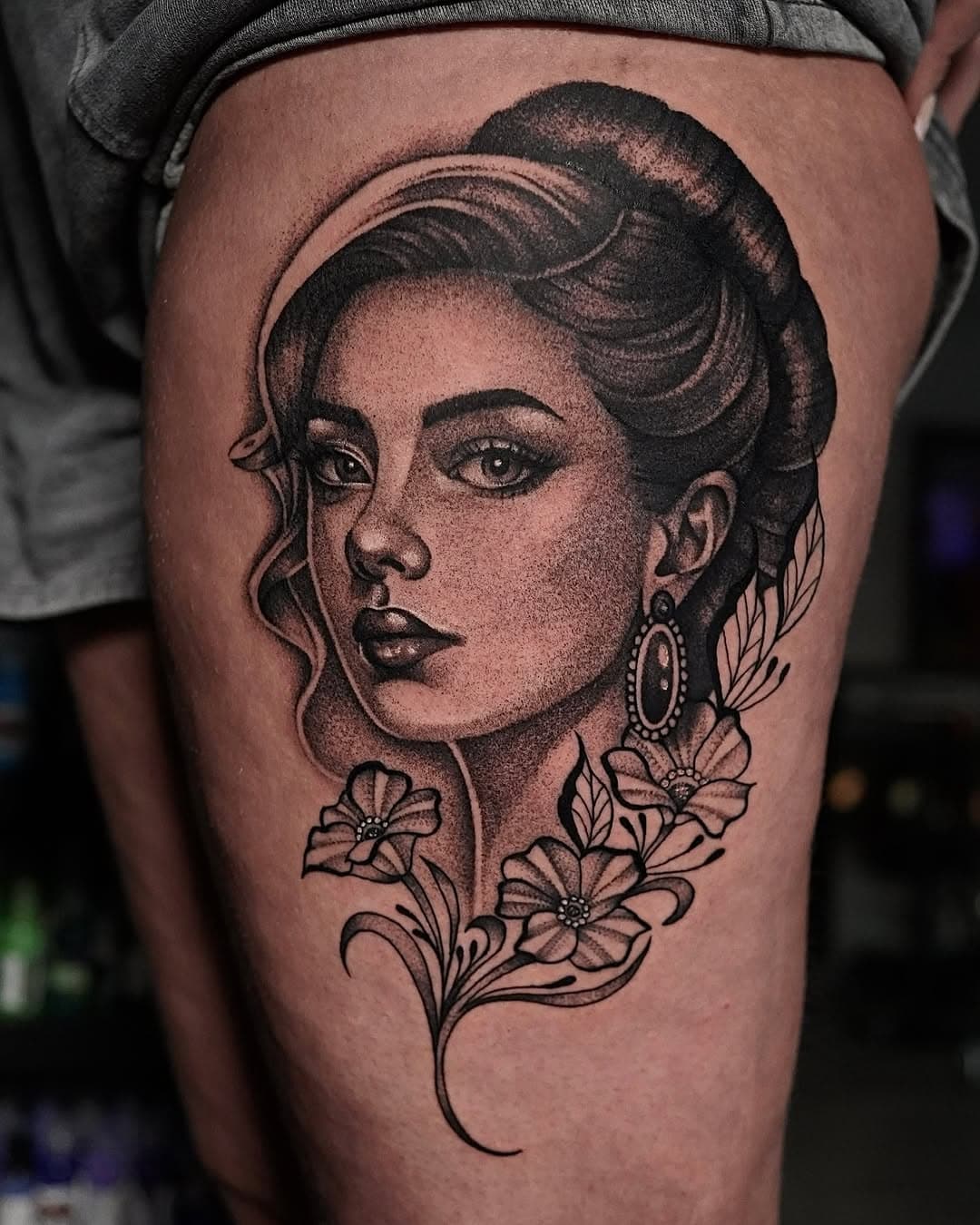 Had so much fun doing this piece for Tamzin! ✨
Im now taking bookings for May and I am looking to take on more portraits in this style, so just drop me a message to book in! Discounts apply to any projects booked within this style! 🩶 

#uktattoo #uktattooartists #blackandgreytattoo #blackandgrey #portrait #blackwork