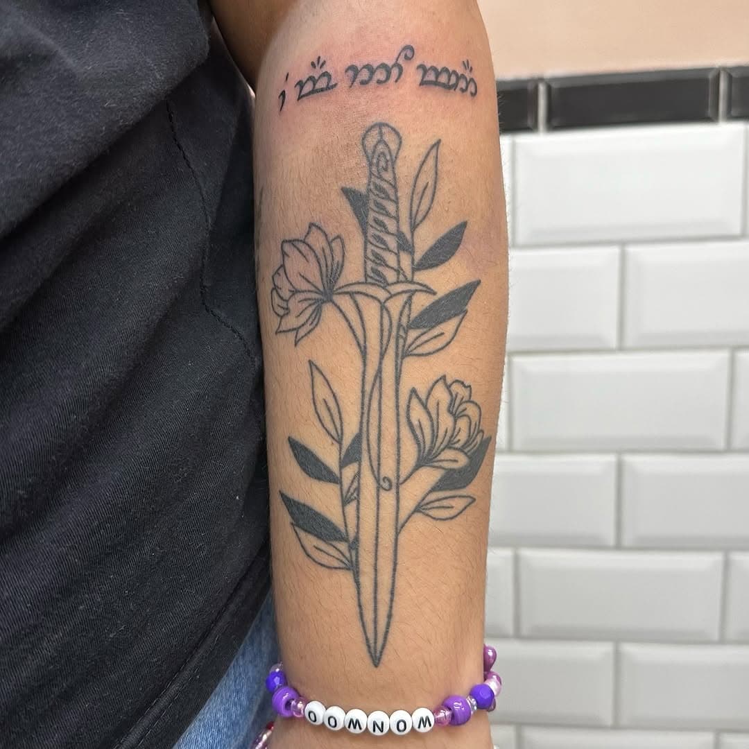 The Sting is healed and the Elvish Script is fresh for Priya, thank you so much I really enjoyed doing these both for you! I’d love to do some more Lord of the Rings inspired pieces, please direct message to enquire. 
.
.
.
.
#tattoo #tattoos #tattooing #tattooist #tattooer #tattooartist #tattooideas #tattoodesign #artist #artwork #procreate #ink #inked #blackandgrey #blackandgreytattoo #colour #colourtattoo #fineline #finelinetattoo #dynamicink #dynamiccolour #barberdts #barberdtssupplies #linework #lineworktattoo #thestingtattoo #elvishscript #elvishscripttattoo