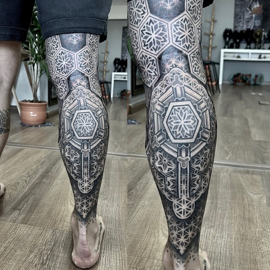 ⭕️Um projeto como esse é um grande desafio, tanto pro tatuador que milhões de detalhes e dificuldades pela frente, quanto do cliente, que vai passar por um processo de mudança que vai requerer muita resiliência 

Se você quer saber mais sobre um projeto como esse, me chame no link da bio 📱 

Materiais: @electricink 
Apoio: @chronic420oficial 

#fdamato