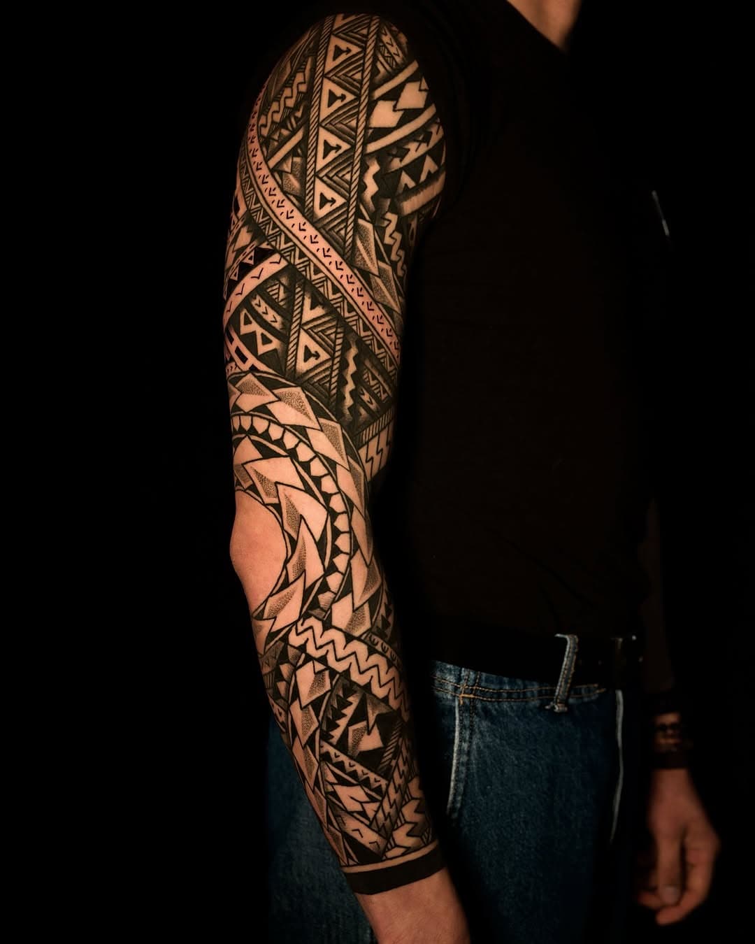 Full sleeve free hand by @anse_tats 
#blkttt #blackworktattoo #blackworkitaly #blackart #blackworkers #italiantattooer #probodysupply #thefamilyink #geometric #tattoosofinsta #tattoolovers #thefamilyink #tattoopassion #instatattoo #inkedboy #inkedgirls #tattoo #parma #nocturnaltattooink #inkpassiontattoo #tattoolove #tattooitalia #igtattoo #ink #tattooed