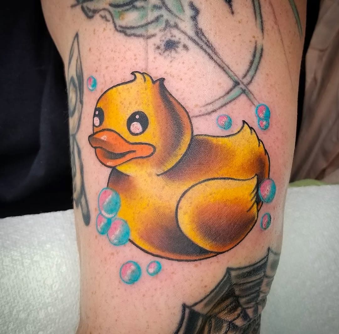 Rubber Duck 🦆
By @alisha_tattoos,
@eternaltigertattoo! 
.
.
.
.
.
Made @eternaltigertattoo with @hustlebutterdeluxe @dynamiccolor @axysrotary @chicagosbesttattooartist @the.best.tattoo.page @thesolidink @starbritecolors