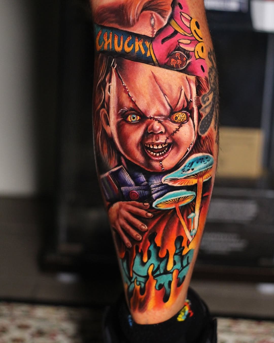 Trippy Chucky 🍄 

Intrested in similar style just message me on here and I’ll get u locked in for some mushroom face trip goodness 🙂🧙🏼‍♂️ 

Sponsored by 
@radiantcolorsink 
@starrtattoosupplies 
@ghostcartridges 
@valknutrotary 
@checkmatetattoocare 
@sullenclothinguk 

#trippy #chucky #horror #mushroom #wizard #happy #acid #tattoo