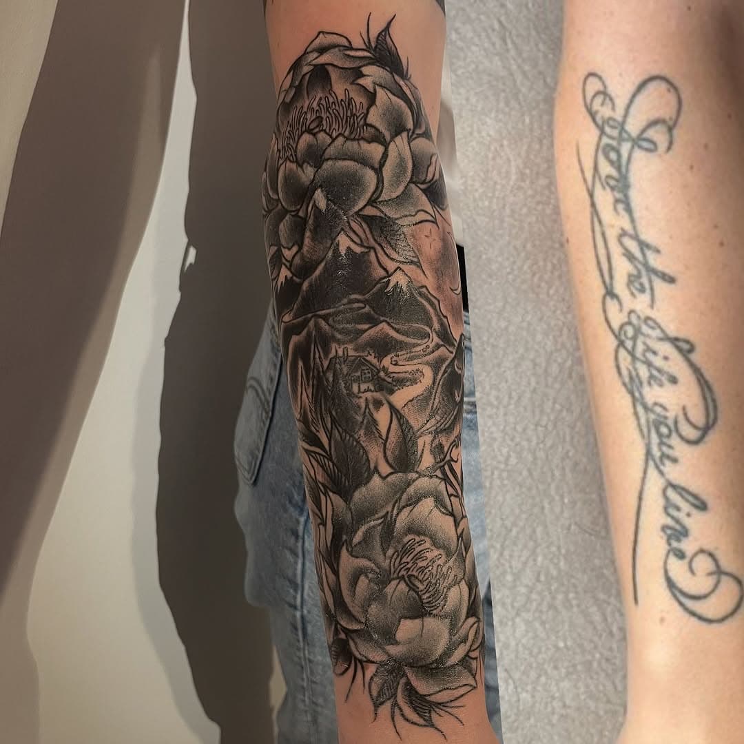 Danke für dein Vertrauen, Irina! #coverup #levelup #gronewoldtattoo #hamburg #altona #ostfriesland #hamburgtattoo #altonatattoo #ostfrieslandtattoo #traditionaltattoo #neotraditionaltattoo #tattoo #tattoos