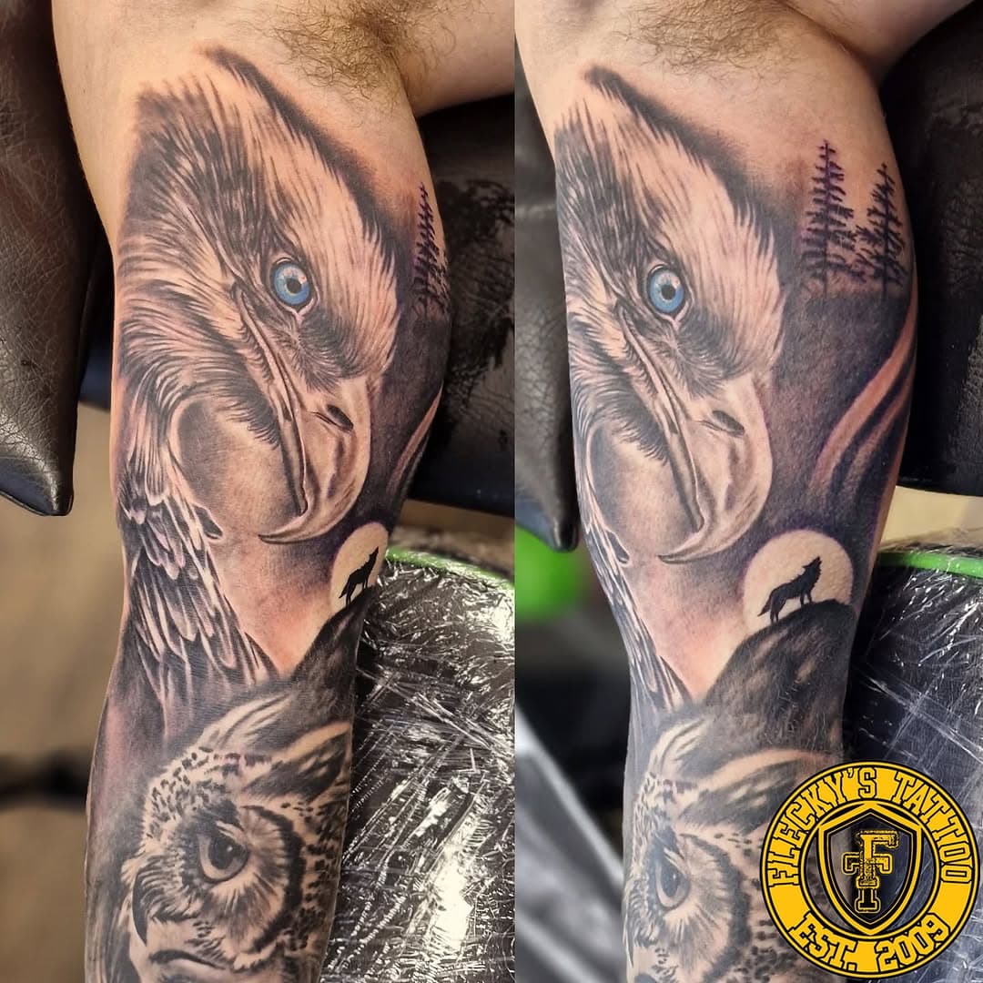 Eagle done on the inner bicep by @kevlomax 🦅

@saviourtattoosupplies @chakracarts @butterluxe_uk @dynamiccolor @criticaltattoosupply @eternalink @inkeeze

#tattooart #tattoodesign #fullsleevetattoo #armtattoo #eagletattoo #animaltattoo #realismtattoo #blackworktattoo #uktattoo #tattoosofinstagram