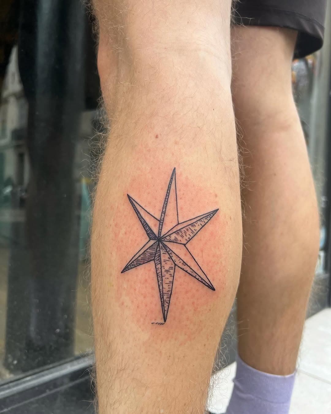 💫 Marseille💫 Merci @clementtttte pour la confiance sur ce projet! J ai du temps la semaine prochaine a @sailinontattoo 💙 dm pour prise de rendez vous ou passez au shop pour de la gravure et autre médiévalrie!
.
#medievaletattoo #marseillemedieval #gravuretattoo #gravuretatouage #marseille #tattooartist